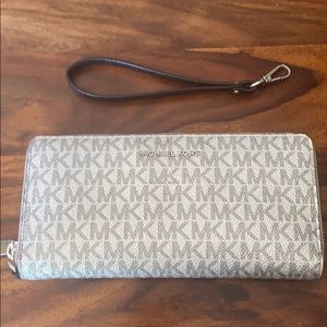 Michael Kors wallet/wristlet